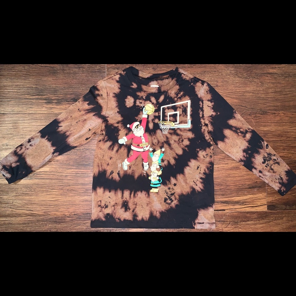 Unisex “Santa Dunk” T-Shirt